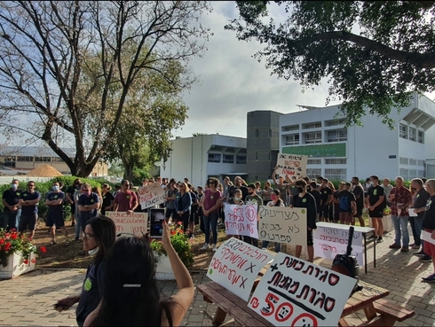 הפגנה מול תיכון ברנר