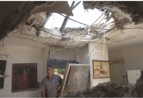 בית בקרית שמונה שנפגע במלחמת לבנון השנייה מירי חיזבאללה. "מה שהחמאס ירה ב 11- ימים החיזבאללה יירה ביום אחד" | צילום ארכיון: אביהו שפירא
